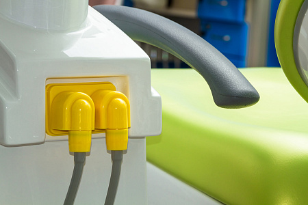 MERCURY 1000 - стоматологическая установка с верхней подачей инструментов